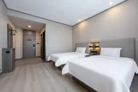 HanTing Hotel (Shanghai Hongqiao Airport Beizhai Road) Hotels in Shanghai