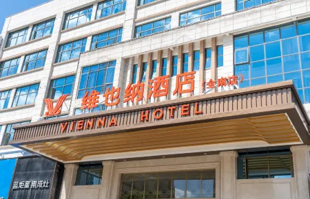 Vienna Hotel (Jenam International Trade City) Отели рядом с достопримечательностью «Quannanxian Library»