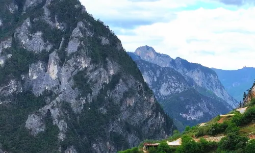 Shangri-La Balagezong Snow Mountain Star Hotel