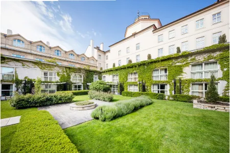 Mandarin Oriental, Prague Отели рядом с достопримечательностью «Don Giovanni Puppet Theater»