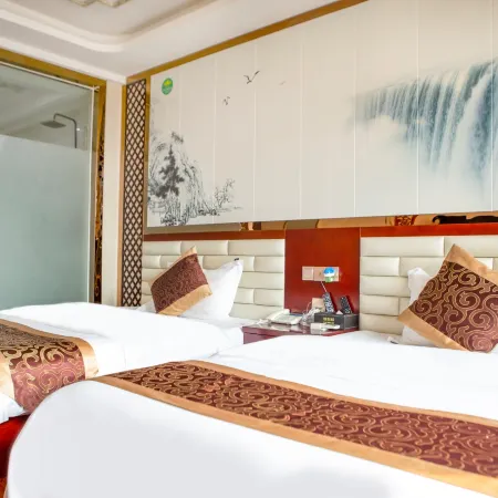 Lvchun Green East Business Hotel