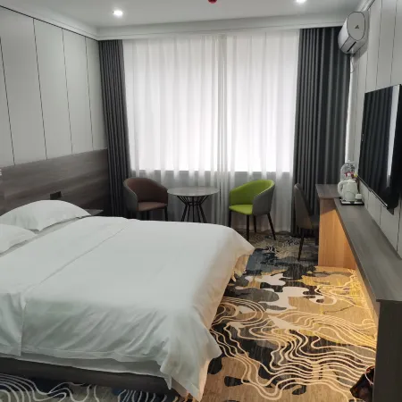 Huachi Liangyuan Hotel