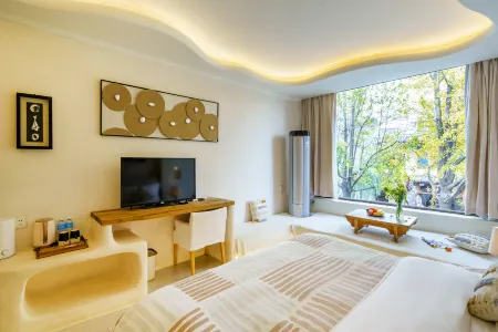 The Ancient City with Wind and Snow Garden Inn