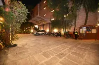 Hotel Nirvana Garden - parking