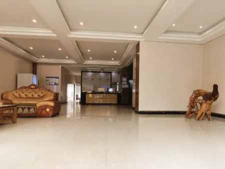 Zhongxiang Maple Leaf Hotel