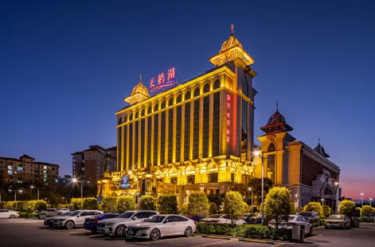 Swan Lake Recreation Hotel Отели рядом с достопримечательностью «Nanhai No.1 Middle School Stadium»