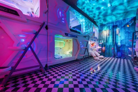 Space Station Hostel Отели рядом с достопримечательностью «Phranakhon Rajabhat University»