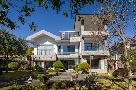 Julin Hot Spring Villa Homestay Отели в г. Тенчун