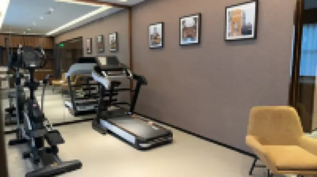 โรงแรมโฮมอินน์ พลัส (สถานีรถไฟซูโจว สถานีรถไฟฟ้าใต้ดินซูจิ้น)