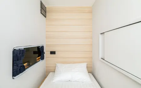 Chainam-Charmchuree Residences Cafe and Spa Отели рядом с достопримечательностью «Wat Molee»