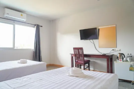 ห้องสแตนดาร์ด วิวสระ เตียงแฝด