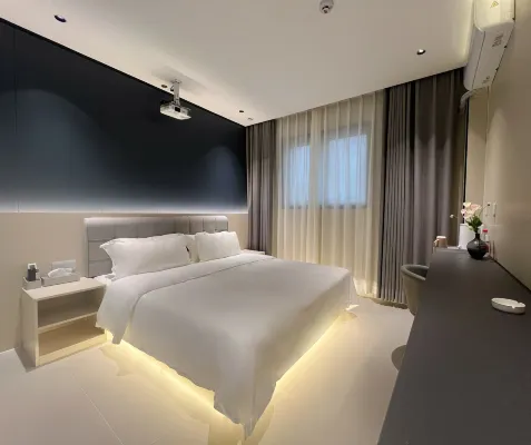 Xiongmao Hotel (Hebi High-speed Railway East Station)