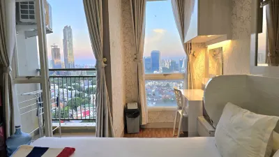 Studio Room JiExpo Kemayoran (Min Stay 3 Nights) Hotel a 
