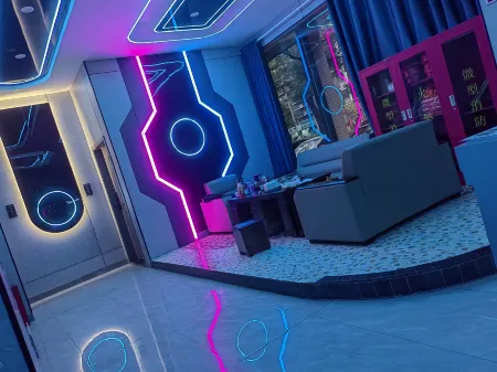 Fengye E-sports Hotel (Xingan Railway Station) Отели рядом с достопримечательностью «Zhu De Commander in Chief Mrs. Xiao Jufang Former Residence»