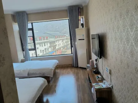 Pingwu Jiangyouxuan Hotel Отели рядом с достопримечательностью «Plum Garden, Plum Forest, Pingtong Town»