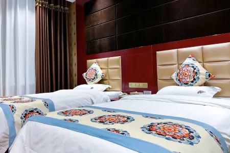 Dunhuang Yuntian International Hotel (Shazhou Night Market)