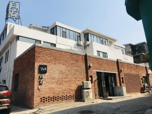 white stone hotel