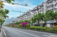 Golden Apple Hotel (Libo Ancient Town Deng Enming Square Branch)