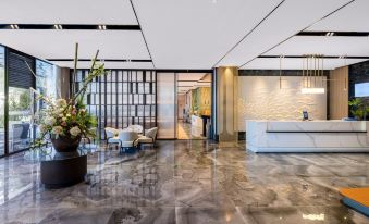 Gelin Luxury Enjoy Hotel (Panzhihua University Wanda Plaza)