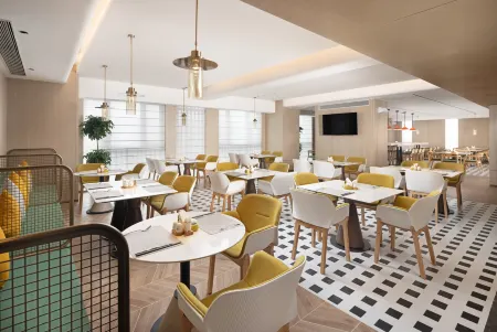 Home2 Suites by Hilton Guiyang Nanming Jiaxiu Отели рядом с достопримечательностью «Guizhou Police College»