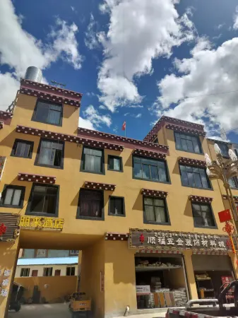 Penglai Hotel Отели в г. Басу