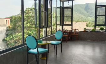 Guanyuelou Homestay