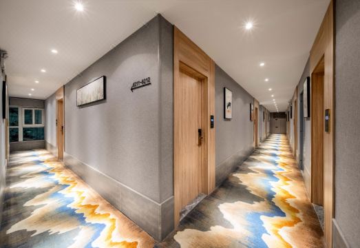 홈인 페블 호텔 인근 야경