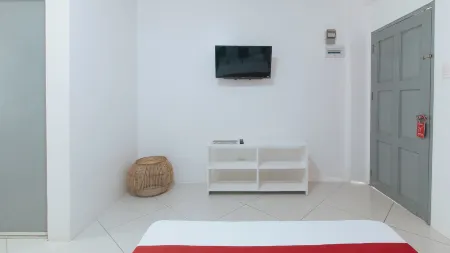 RedDoorz at Fat J Apartelle Mactan