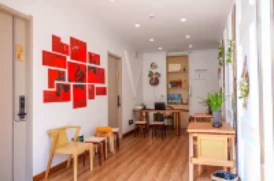 Changbai Mountain Orange Inn (Changbai Mountain West Scenic Spot Tourist Service Center Branch)