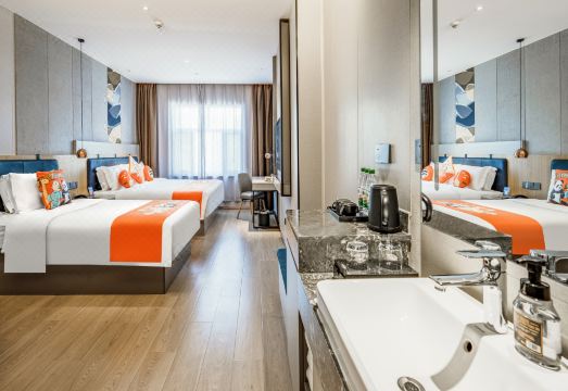 美豪R酒店（乌鲁木齐铁路局地铁站店）外景图