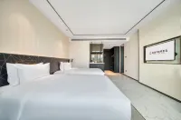 Kelly · N&M Hotel (Guilin North High-speed Railway Station)