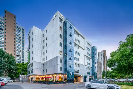 Shanghai Pudong Lujiazui Financial District Tongpai Hotel Отели рядом с достопримечательностью «Chenwang Temple»