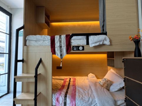 เฟิร์ส วิลล่า ไลฟ์ โฮสเทล