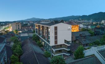9 Hotel