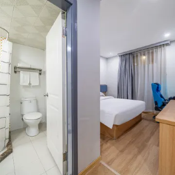 Jieyou E-sports Homestay (Shanghai Heqing Meijiayi Plaza)