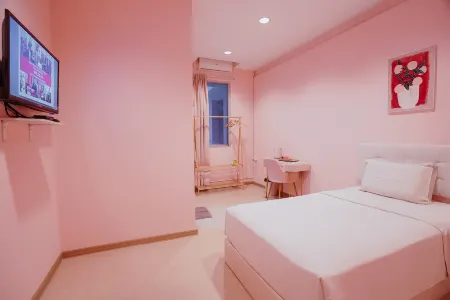 Pink Cabana Hotel Отели рядом с достопримечательностью «Tech Dome Penang»