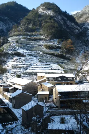 The Road's End Отели рядом с достопримечательностью «Qianzhang Canyon»