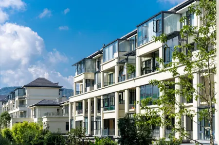 Rongyue Garden Hot Spring Homestay (Wenxing Tower Branch) Отели рядом с достопримечательностью «Beihai Wetland»