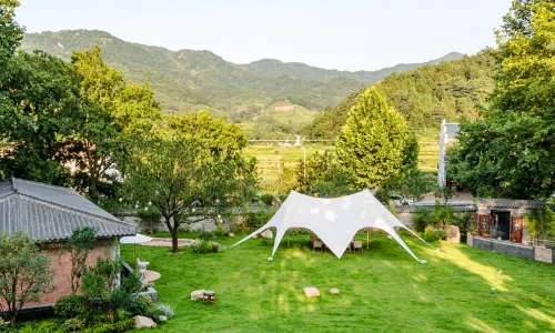 Floral Hotel· · Lanting B&B (Chaohuyuan Scenic Spot Store in bathing pool Hot Spring Resort)