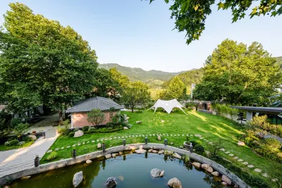 Floral Hotel· · Lanting B&B (Chaohuyuan Scenic Spot Store in bathing pool Hot Spring Resort) Hotels near Longqiao Station