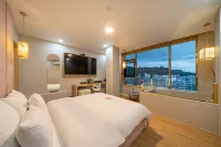 Geoje-si Hound Hotel Jangseungpo