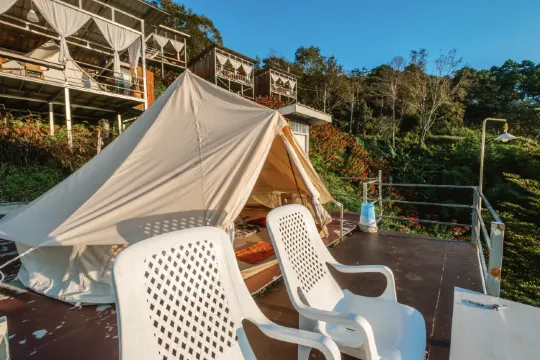 เต้นท์กระโจมขาว