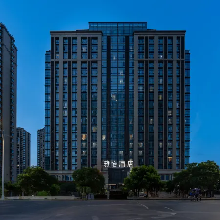 Yayi Collection Hotel (Nanchang West Subway Station)