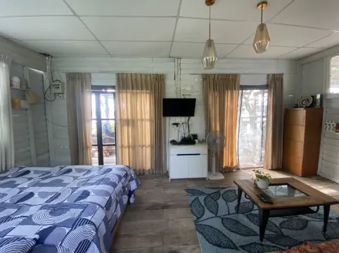 ห้องเดี่ยวเตียงใหญ่ (บ้านลำเจียก)