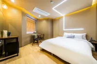 PLAIN HOTEL