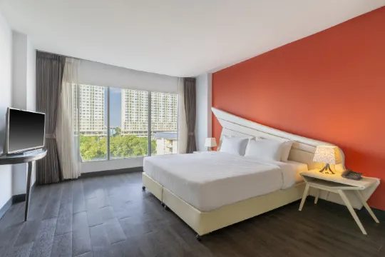 Suite With Spa Bathtub