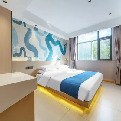 Rona Hotel (Shangrao Wanda Plaza Store) Hotels near Xinjiang Academy