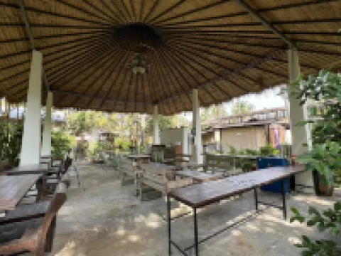 กาลาคาแนล รีสอร์ท โรงแรมในอัมพวา