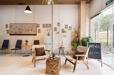 Dengba Inn (Shanghai Textile Market Zhenxin New Village Subway Station Branch) Hotels in 