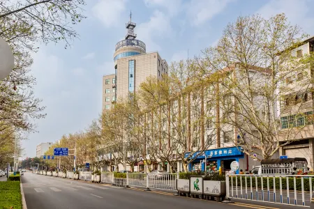 Bonahuishe Chain Hotel (Lufeng South Railway Station Jinshan Ancient Town Branch)